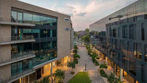 Oxford Parks, 8 Parks Blvd, Rosebank